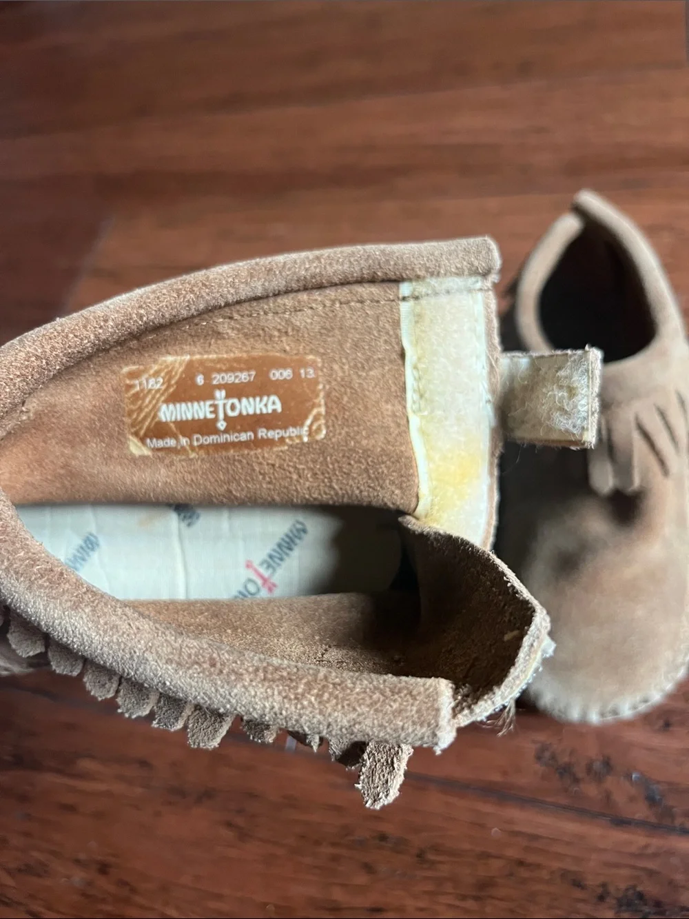 Kids size 6 Minnetonka boots moccasins